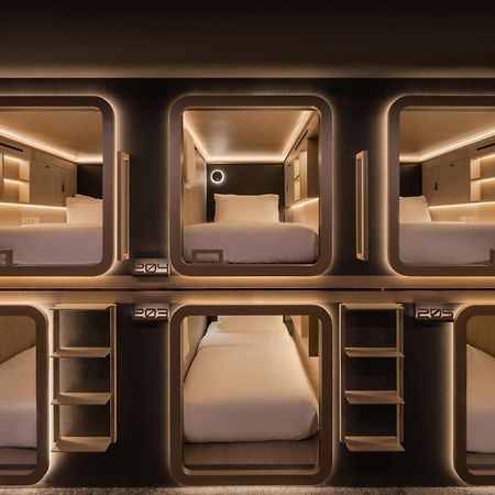Cube Social Boutique Capsule Hotel At Boat Quay Сингапур Екстериор снимка