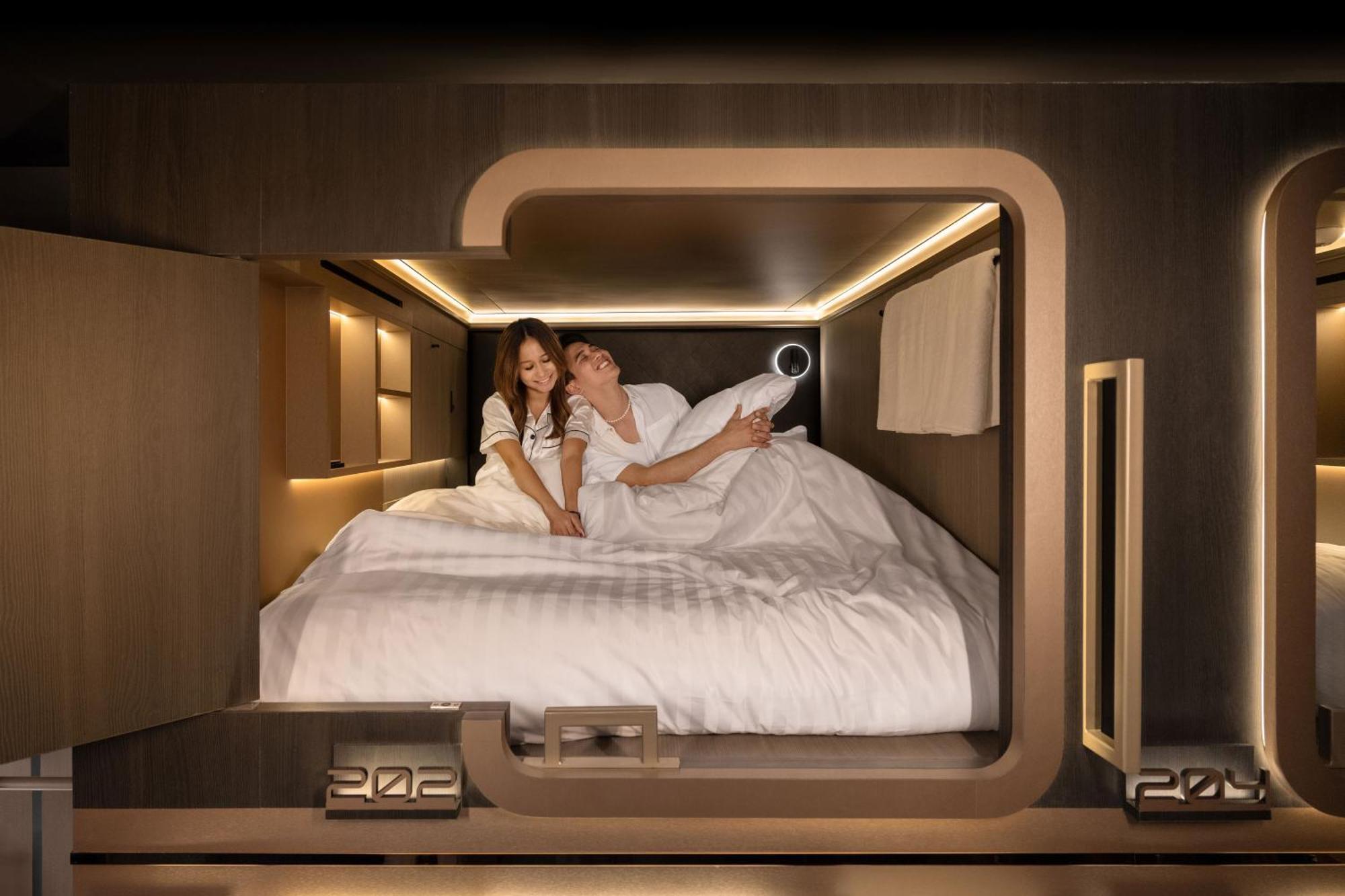 Cube Social Boutique Capsule Hotel At Boat Quay Сингапур Екстериор снимка