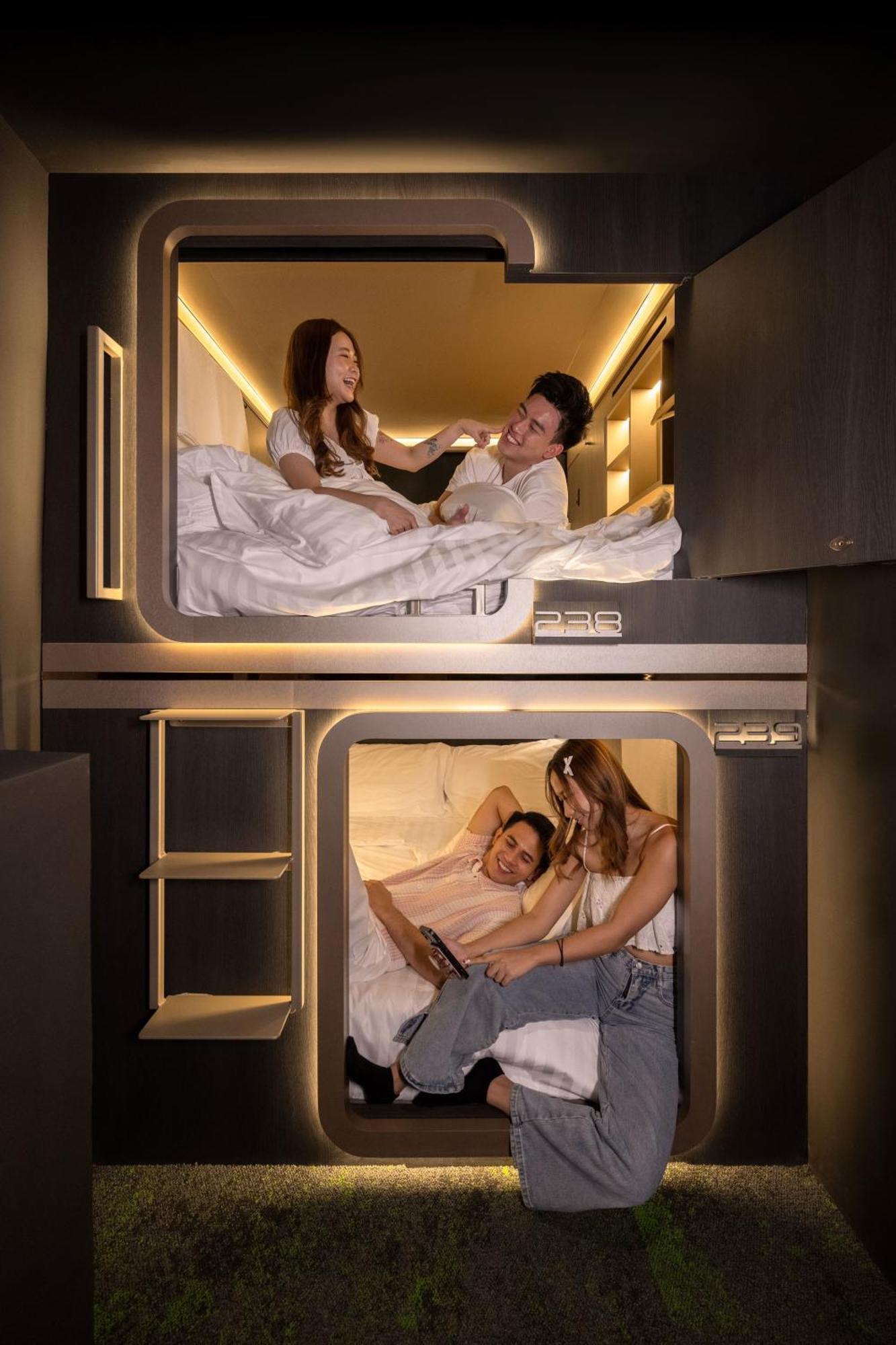 Cube Social Boutique Capsule Hotel At Boat Quay Сингапур Екстериор снимка