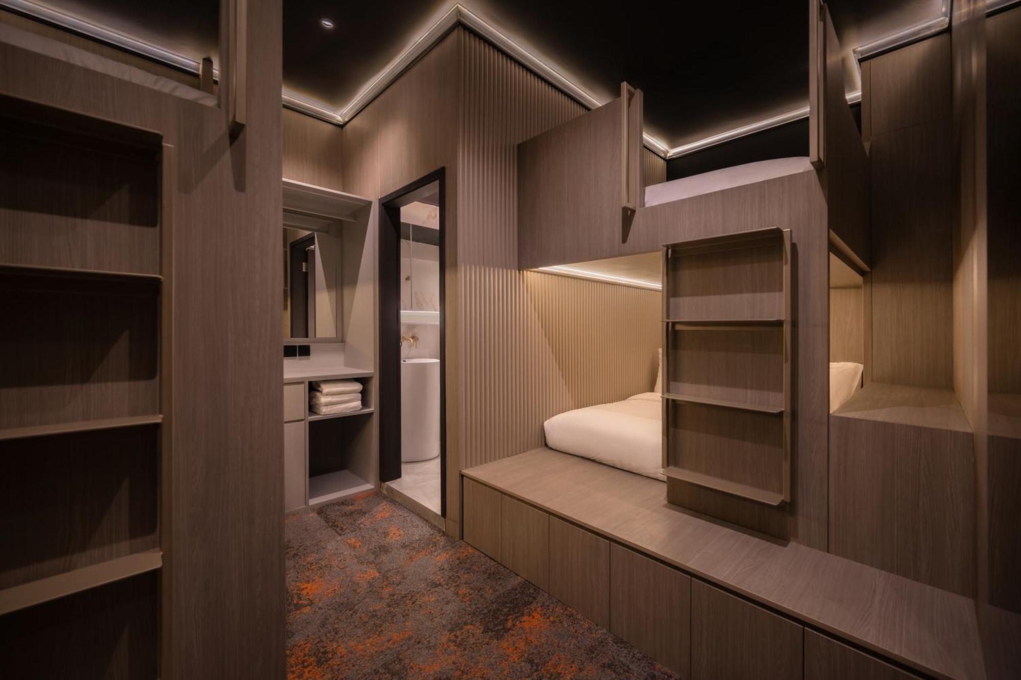 Cube Social Boutique Capsule Hotel At Boat Quay Сингапур Екстериор снимка