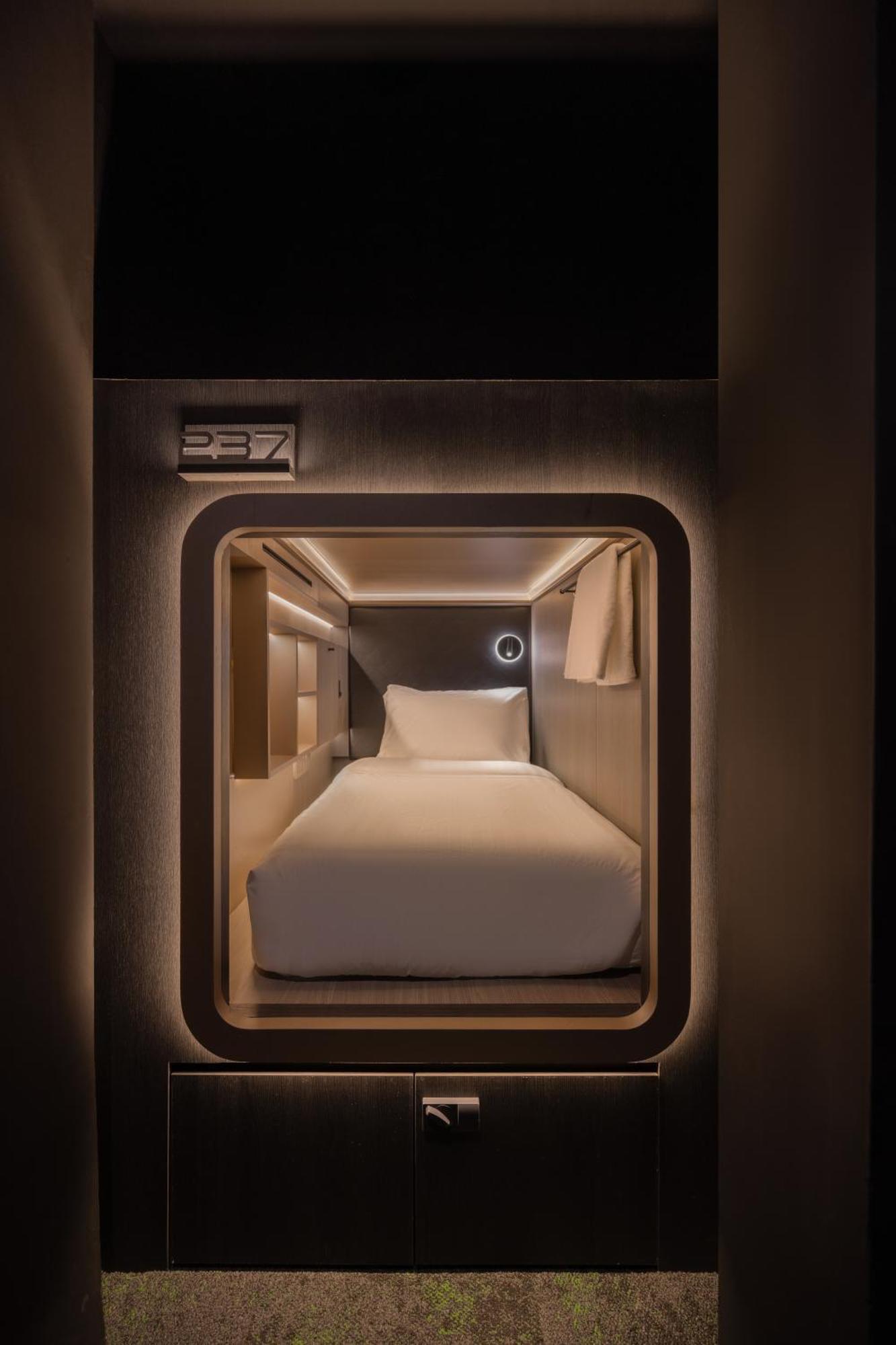 Cube Social Boutique Capsule Hotel At Boat Quay Сингапур Екстериор снимка