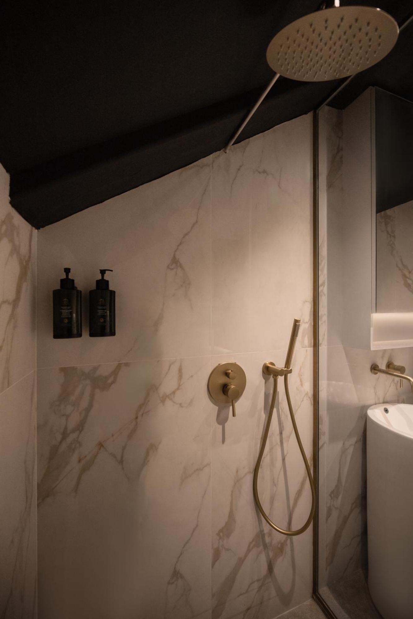 Cube Social Boutique Capsule Hotel At Boat Quay Сингапур Екстериор снимка