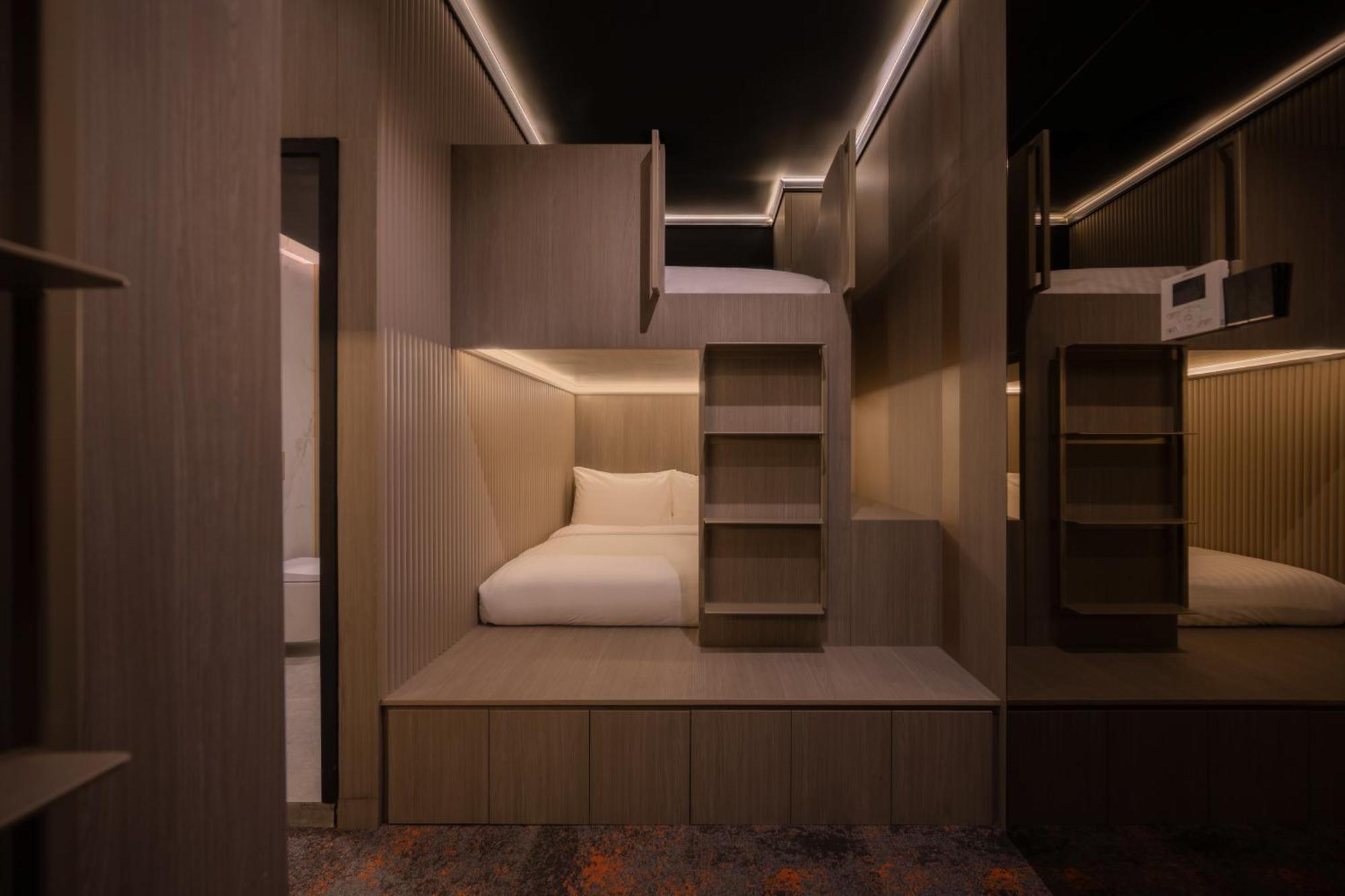 Cube Social Boutique Capsule Hotel At Boat Quay Сингапур Екстериор снимка