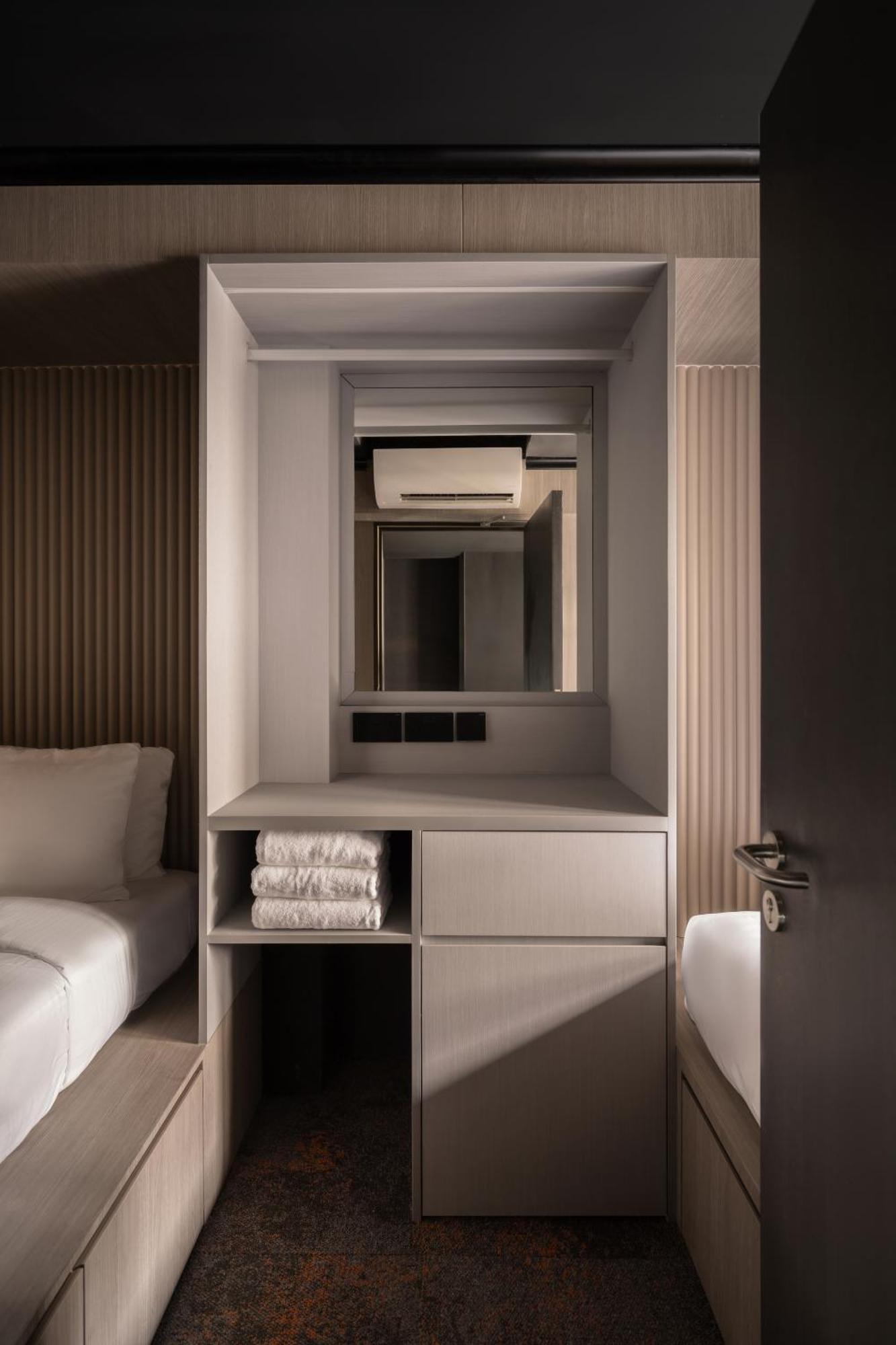 Cube Social Boutique Capsule Hotel At Boat Quay Сингапур Екстериор снимка