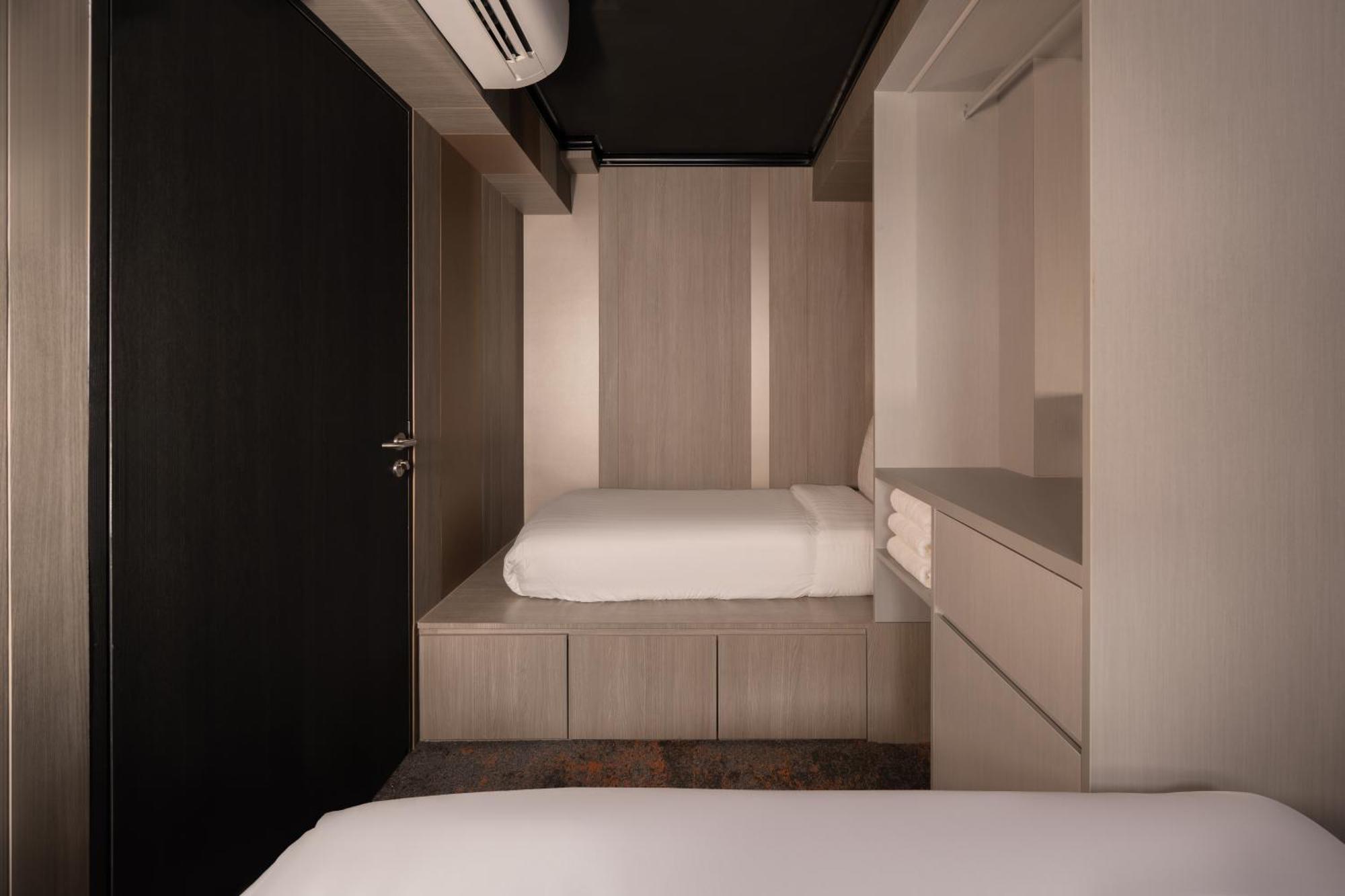 Cube Social Boutique Capsule Hotel At Boat Quay Сингапур Екстериор снимка