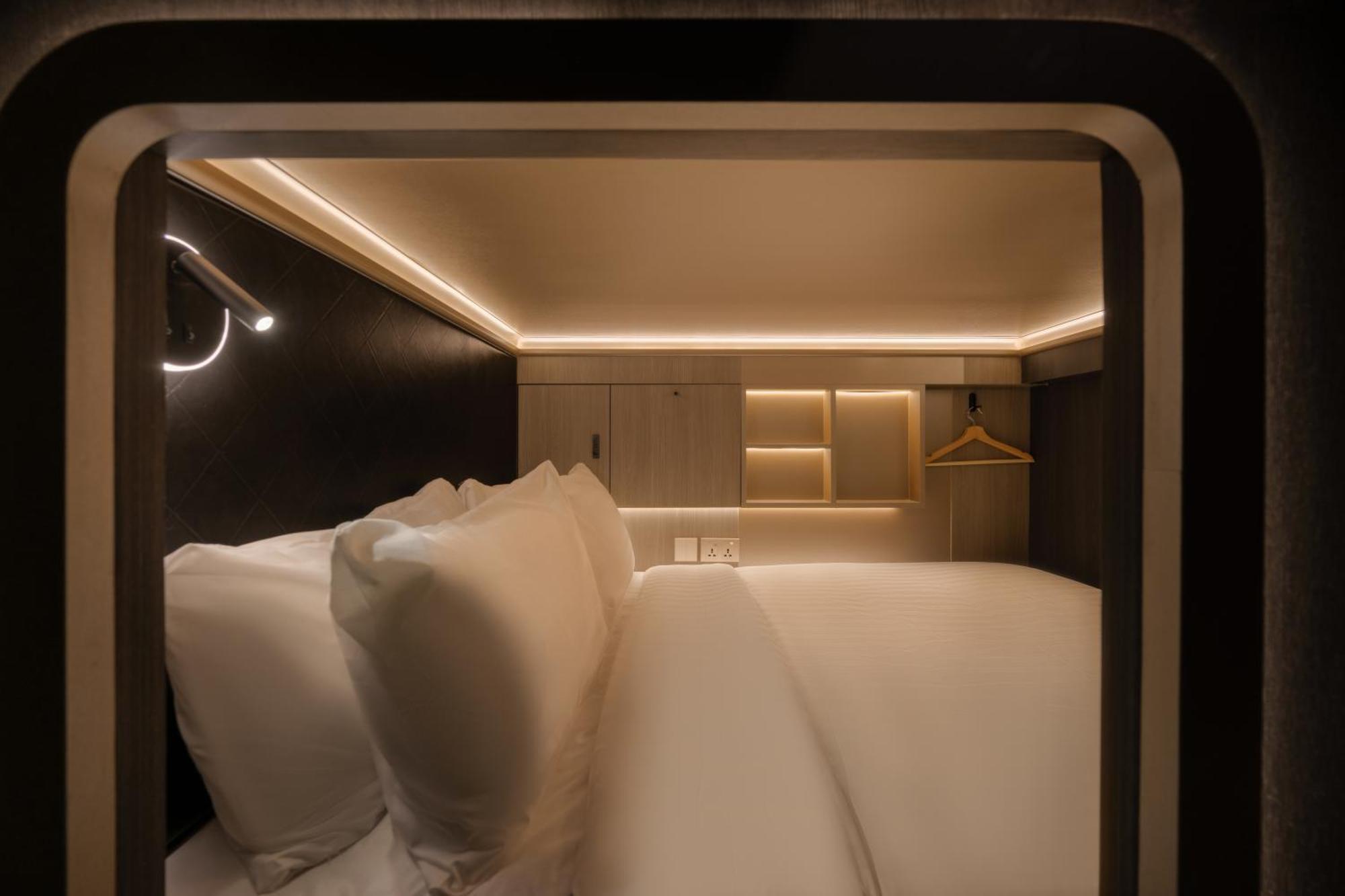 Cube Social Boutique Capsule Hotel At Boat Quay Сингапур Екстериор снимка