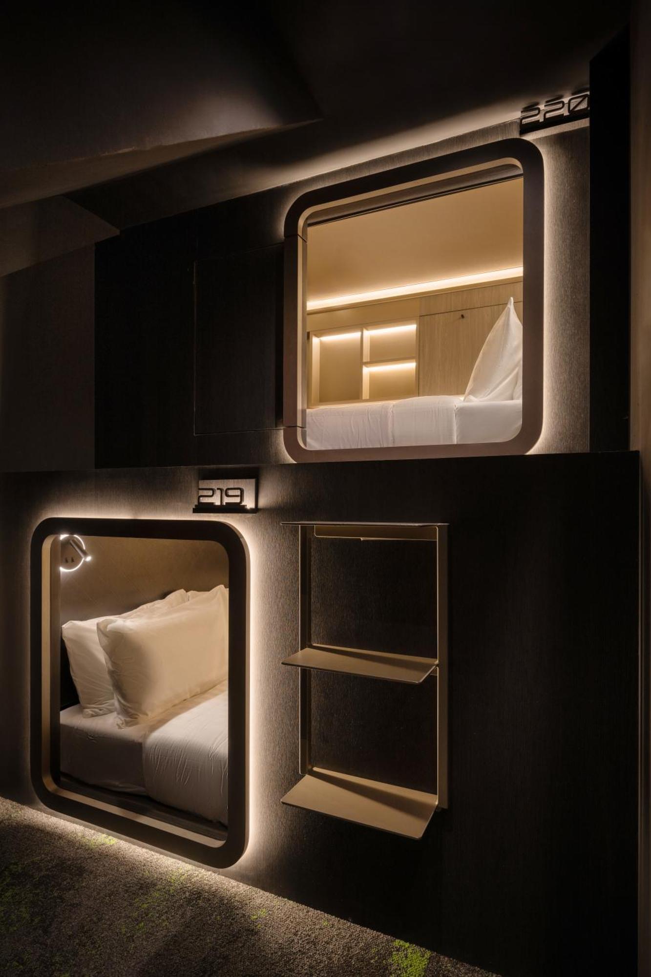 Cube Social Boutique Capsule Hotel At Boat Quay Сингапур Екстериор снимка