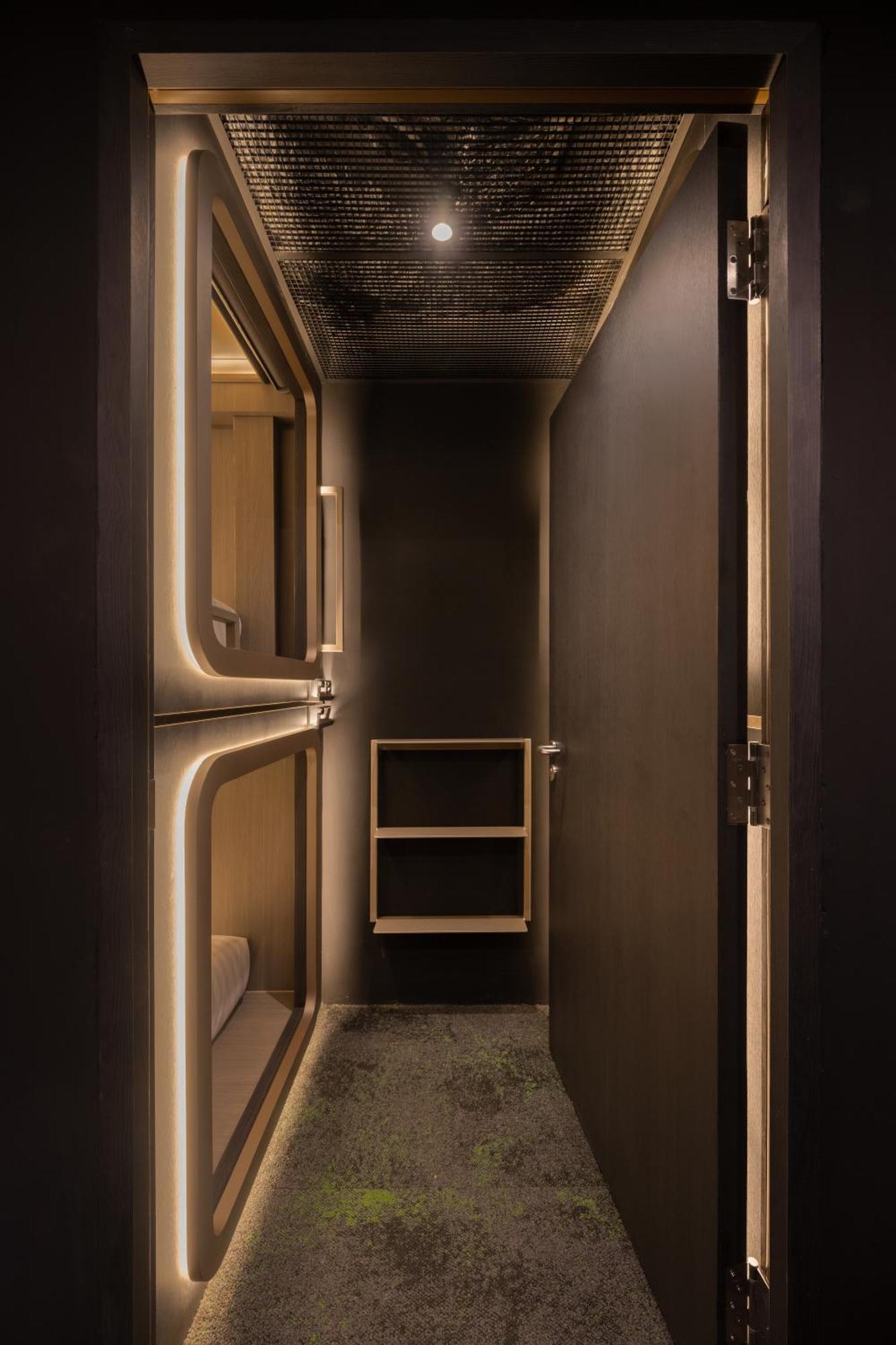 Cube Social Boutique Capsule Hotel At Boat Quay Сингапур Екстериор снимка