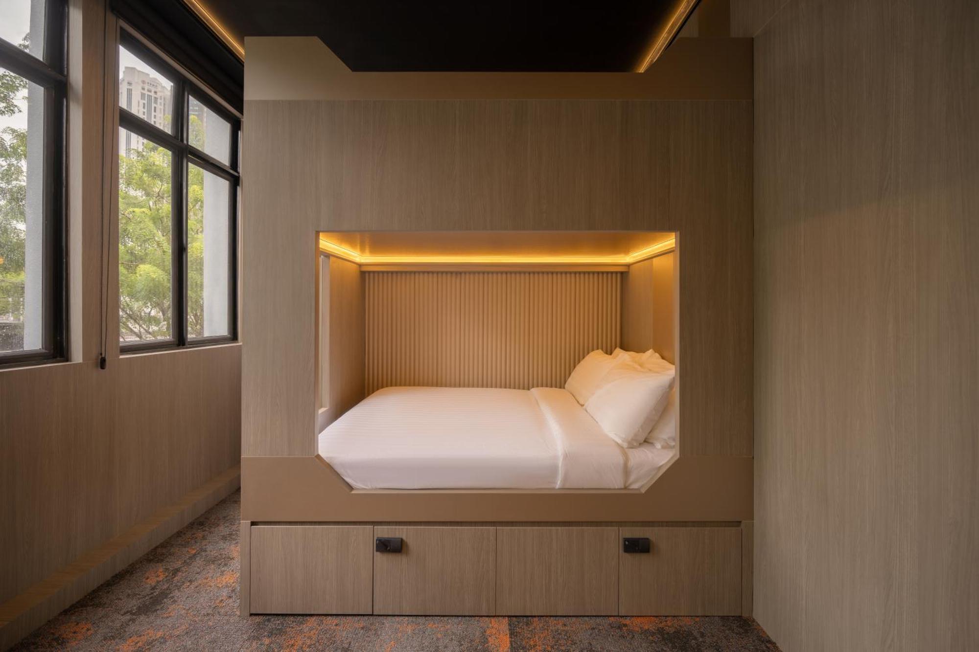 Cube Social Boutique Capsule Hotel At Boat Quay Сингапур Екстериор снимка