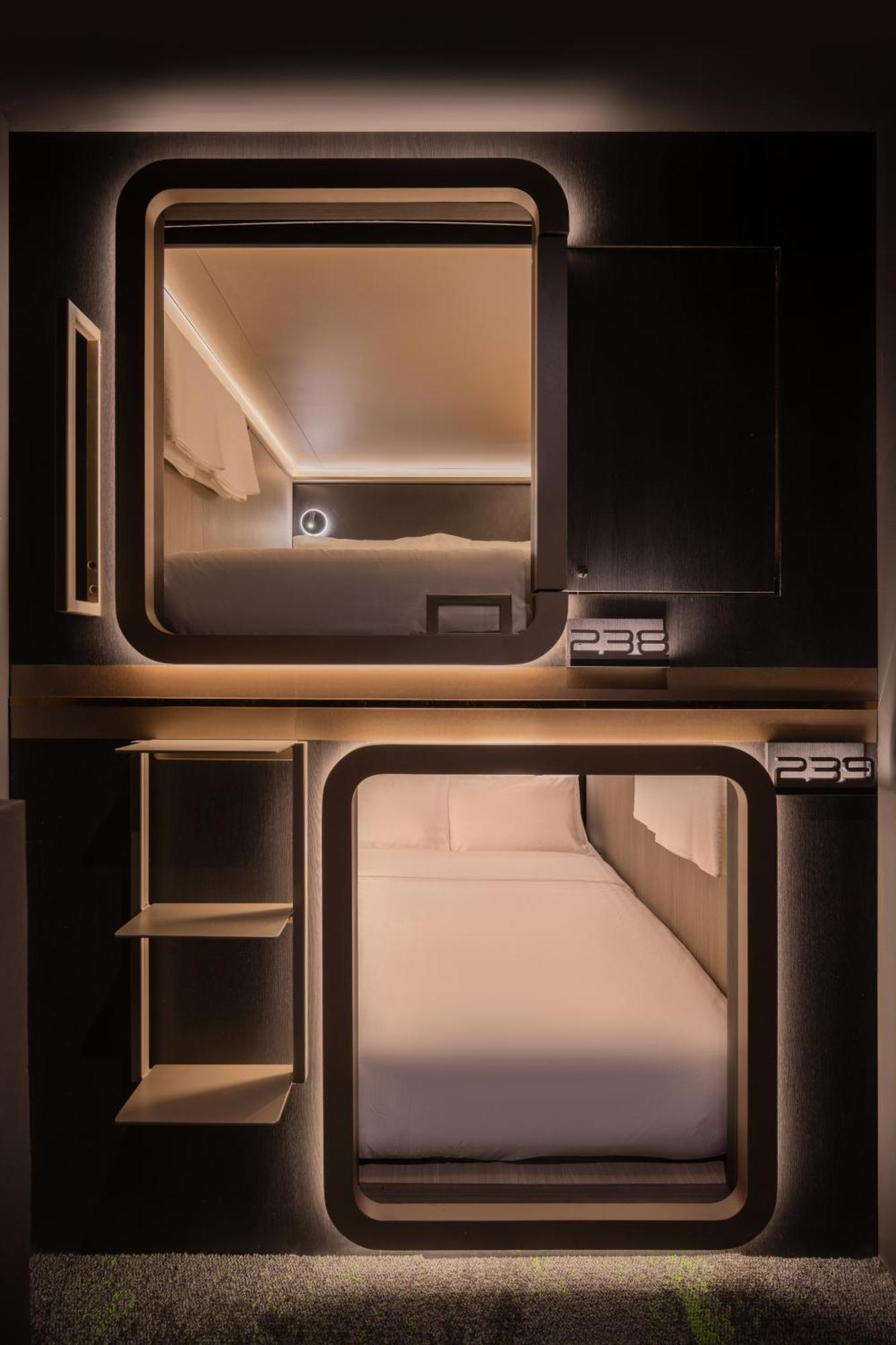 Cube Social Boutique Capsule Hotel At Boat Quay Сингапур Екстериор снимка