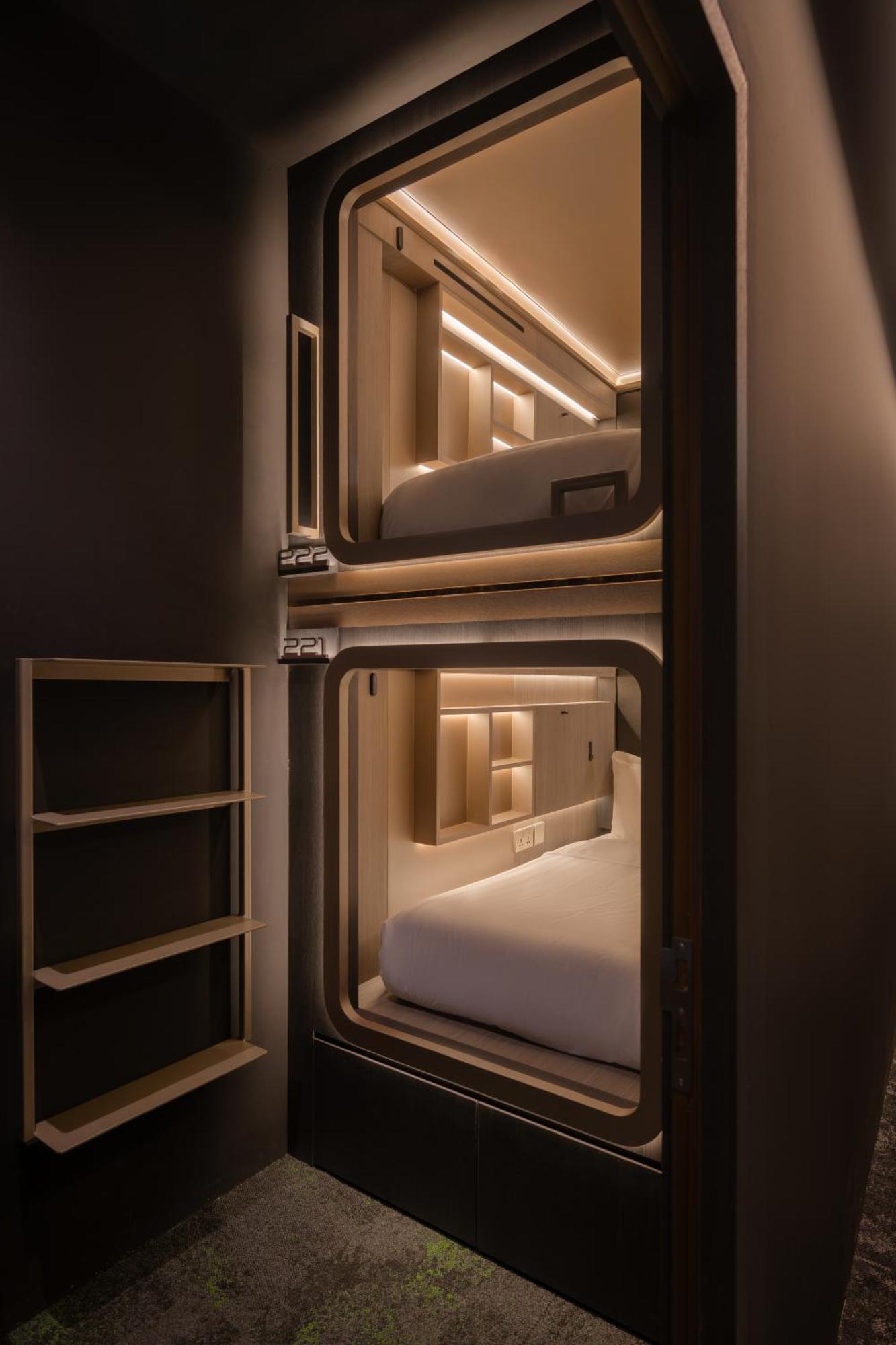 Cube Social Boutique Capsule Hotel At Boat Quay Сингапур Екстериор снимка