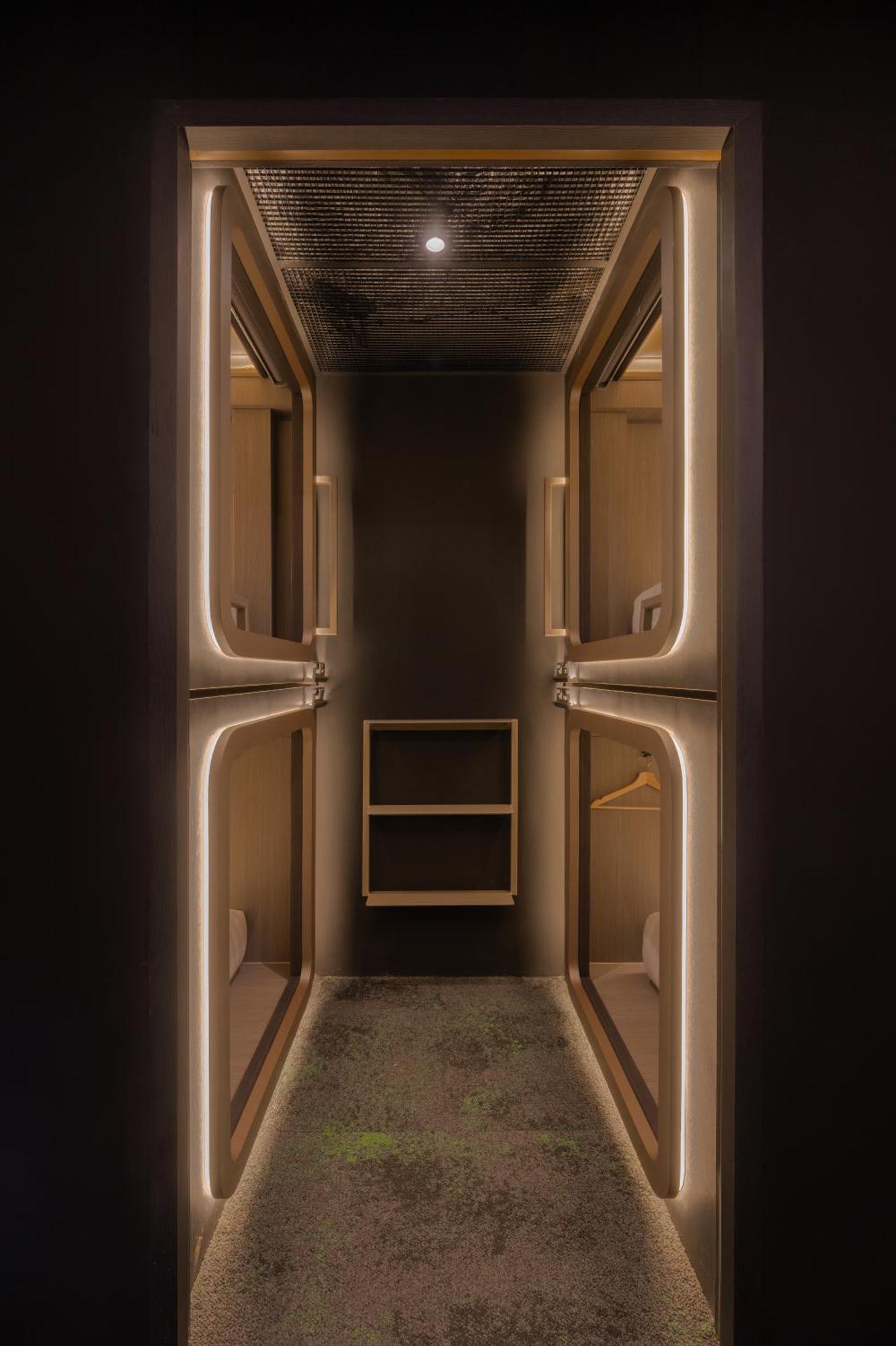 Cube Social Boutique Capsule Hotel At Boat Quay Сингапур Екстериор снимка