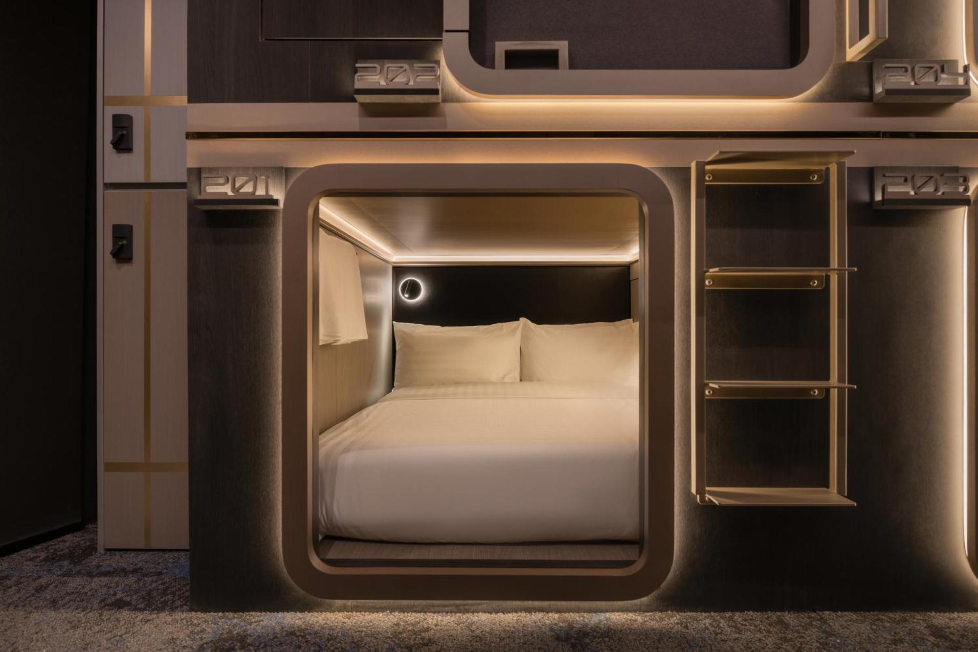 Cube Social Boutique Capsule Hotel At Boat Quay Сингапур Екстериор снимка