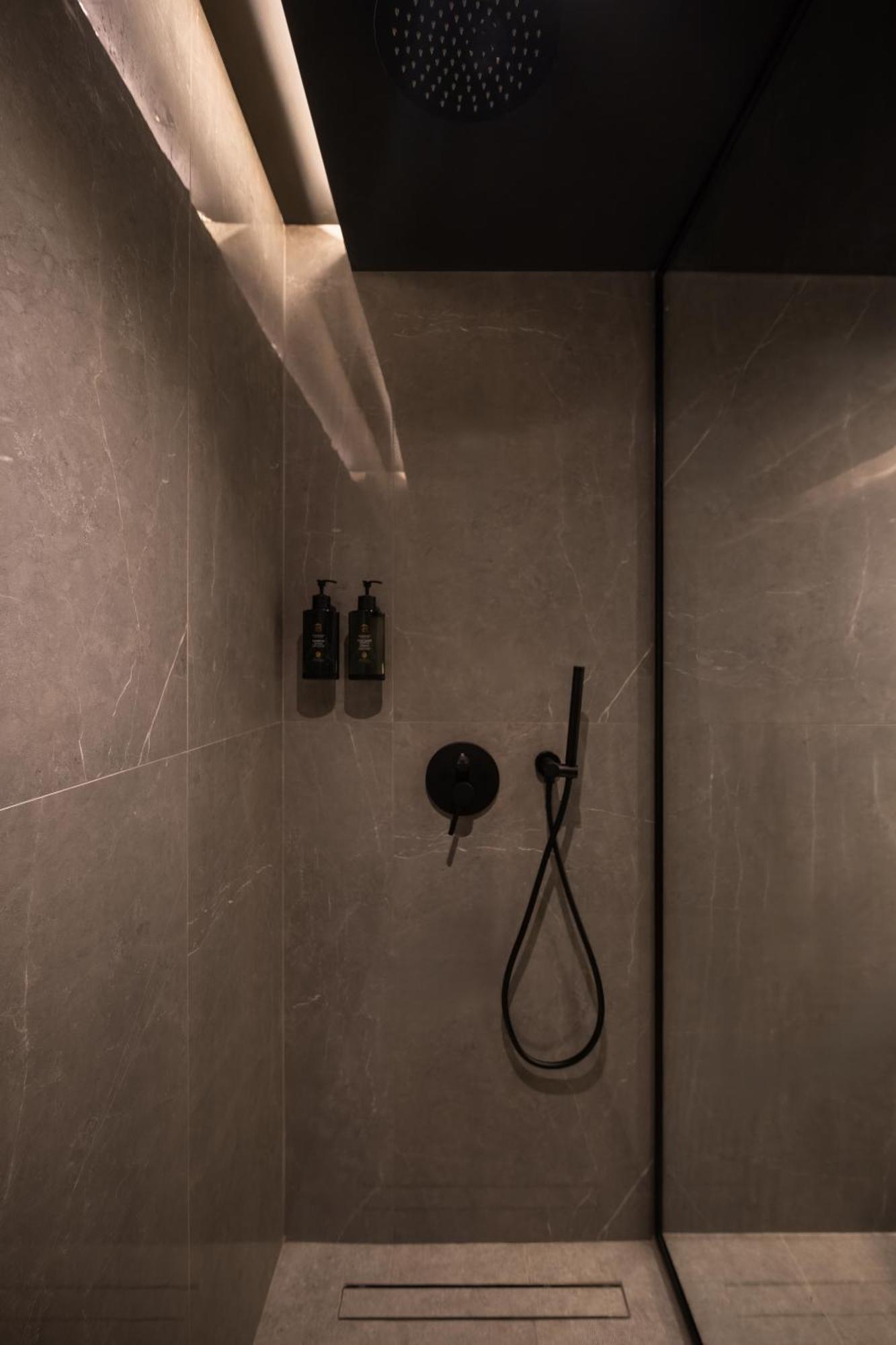 Cube Social Boutique Capsule Hotel At Boat Quay Сингапур Екстериор снимка