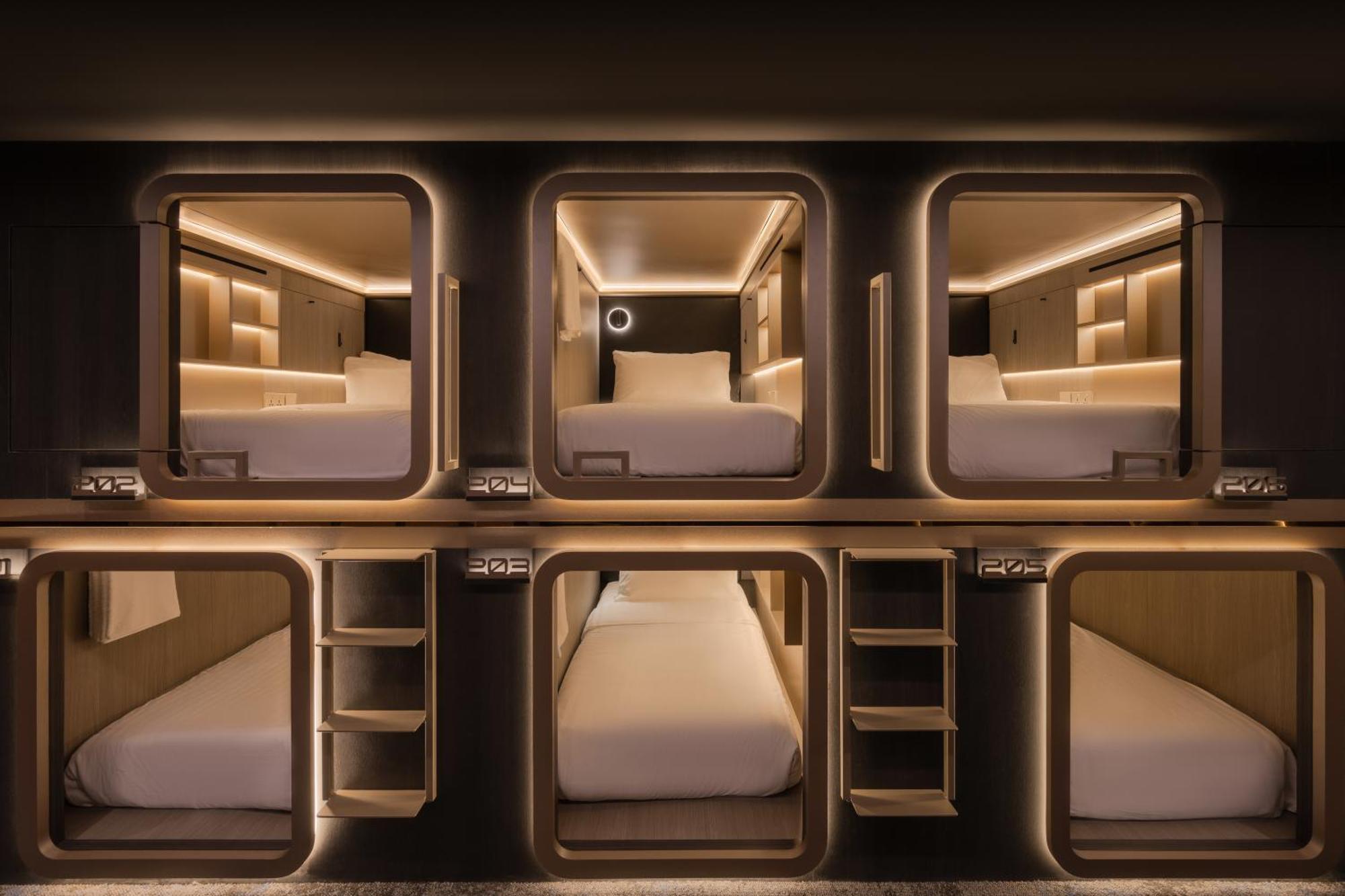 Cube Social Boutique Capsule Hotel At Boat Quay Сингапур Екстериор снимка