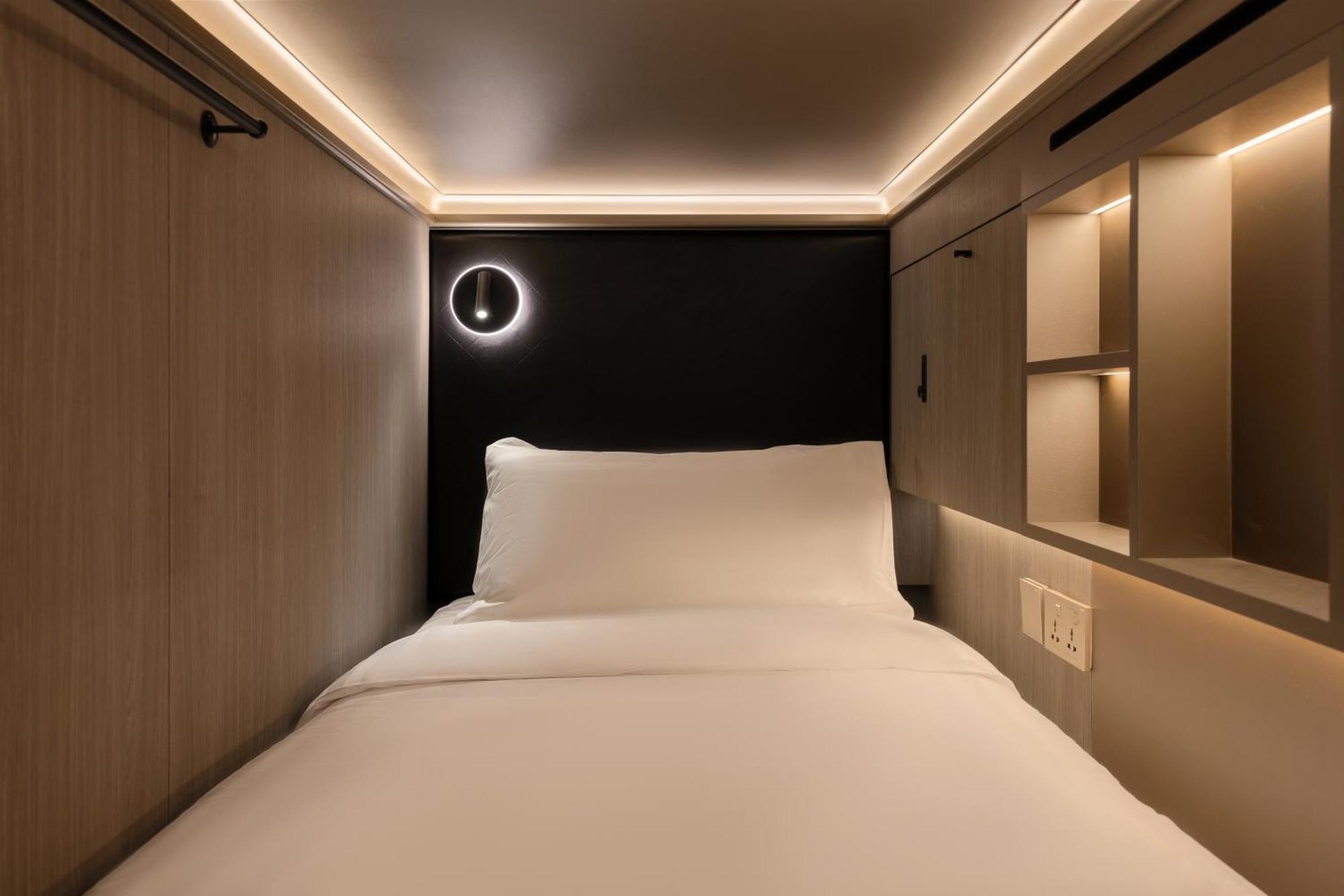 Cube Social Boutique Capsule Hotel At Boat Quay Сингапур Екстериор снимка
